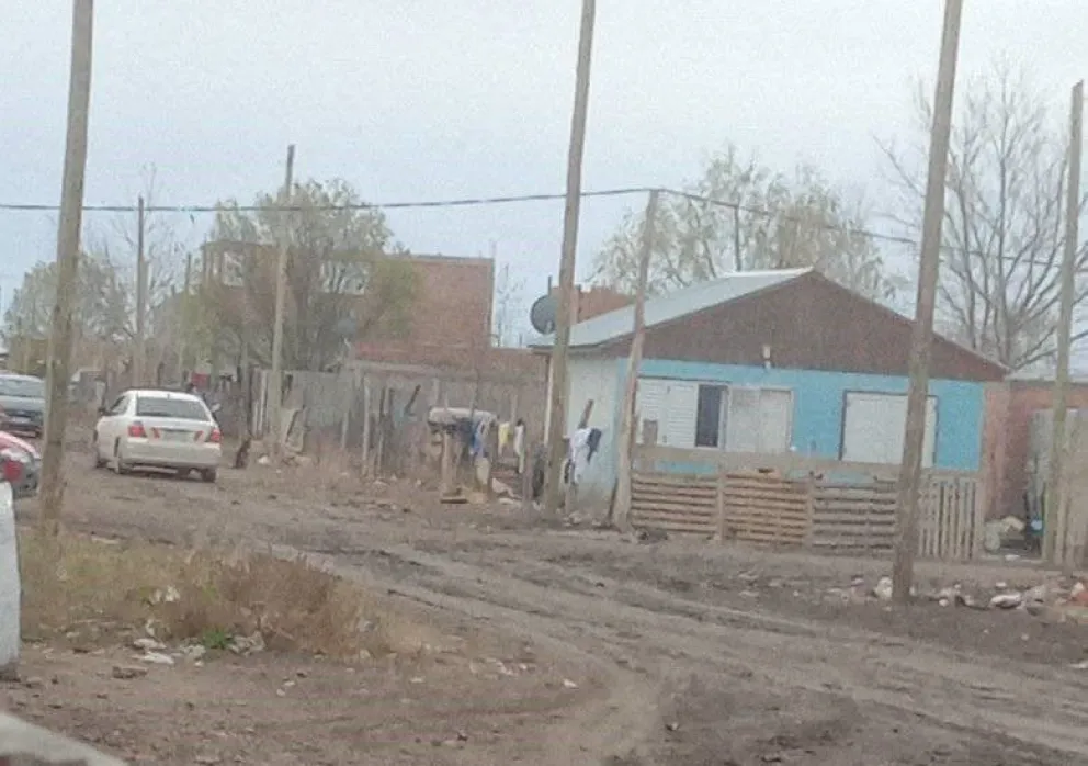Vecinos escracharon a peluqueros paraguayos que compraban pelo de menores 