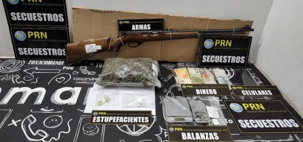 Desarticulan otro “kiosquito” de droga en Roca: secuestraron drogas, dinero y un arma