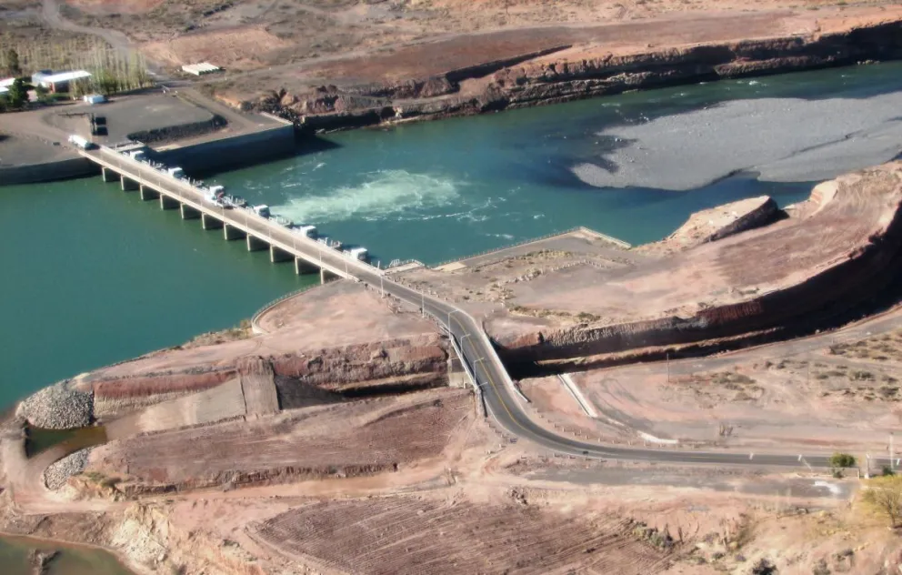 La presa Portezuelo Grande, ubicada en el complejo hidroeléctrico Cerros Colorados, sobre el río Neuquén. 