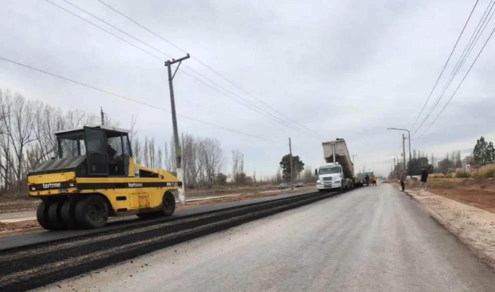 Avanzan obras de asfalto en ruta Provincial N° 65