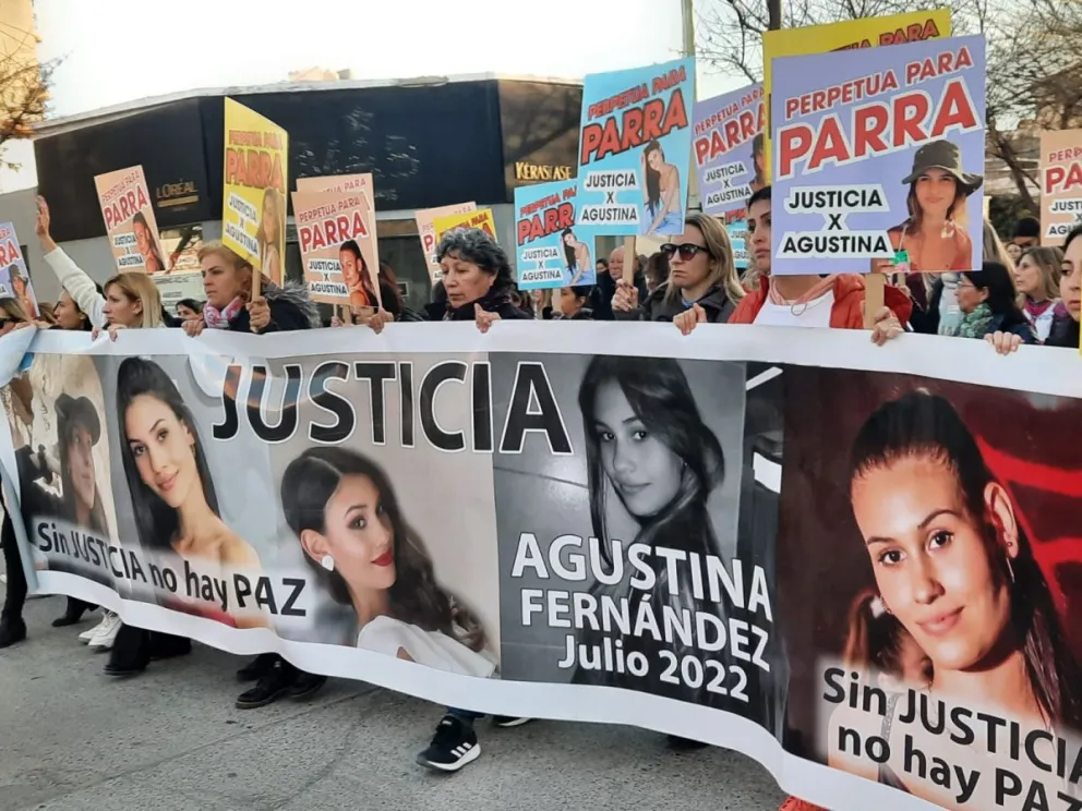 Multitudinaria marcha al pedido de justicia por el femicidio de Agustina