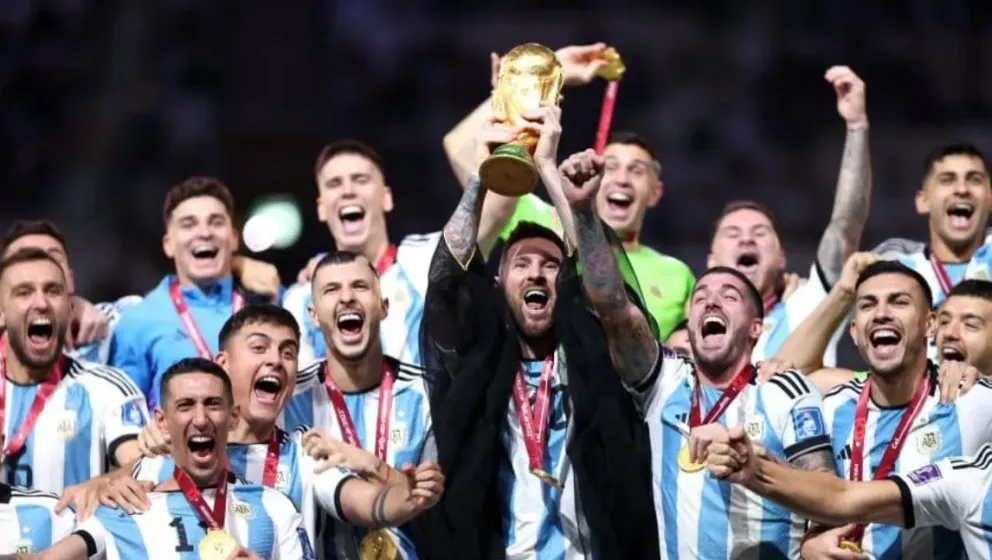 El roquense que juega en River y tiene su foto con un campeón del mundo 