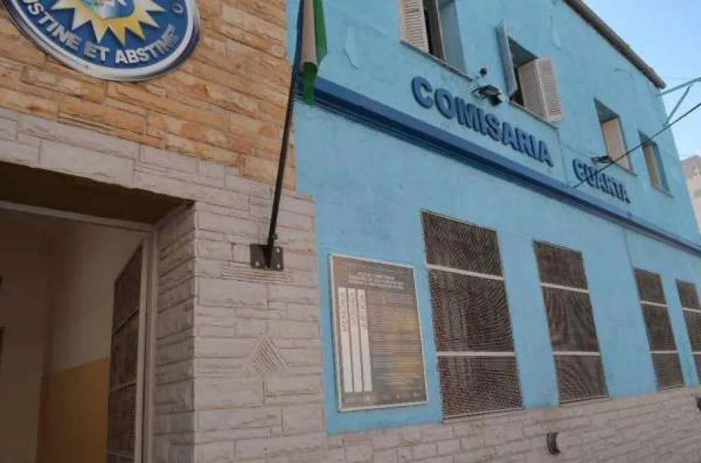 Dejó a su hijo de 1 año y medio en el jardín y se escapó: estuvo 10 minutos en la calle