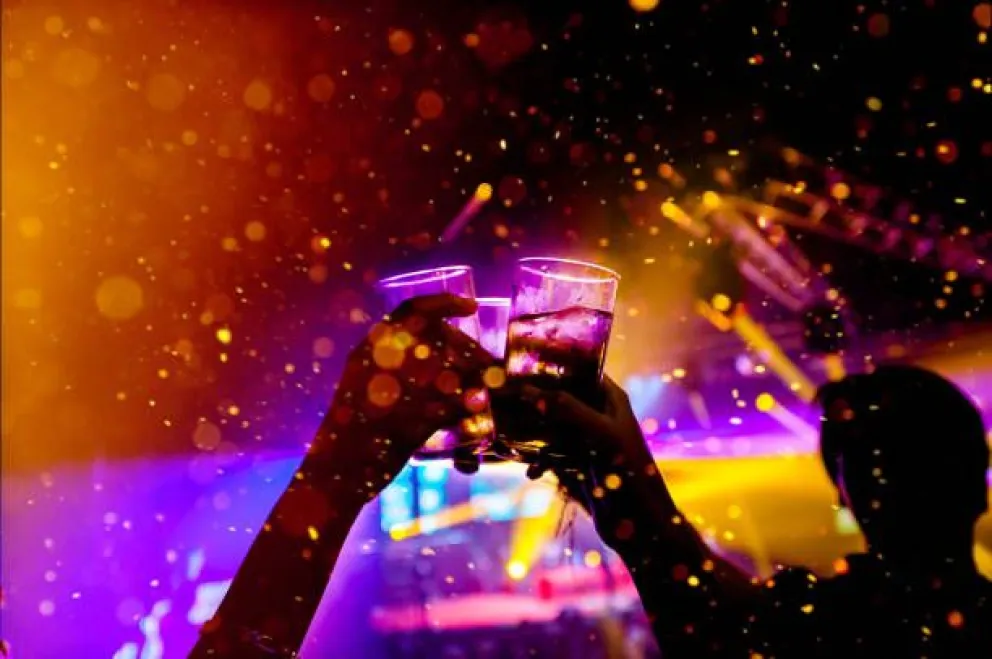 ¡Noche complicada! Denunciaron y casi clausuran a un bar oculto