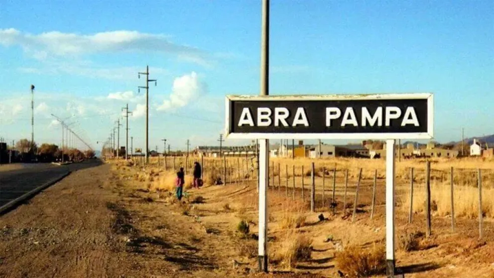 Jujuy: una mujer viajaba en micro, se descompensó durante un corte de ruta y murió