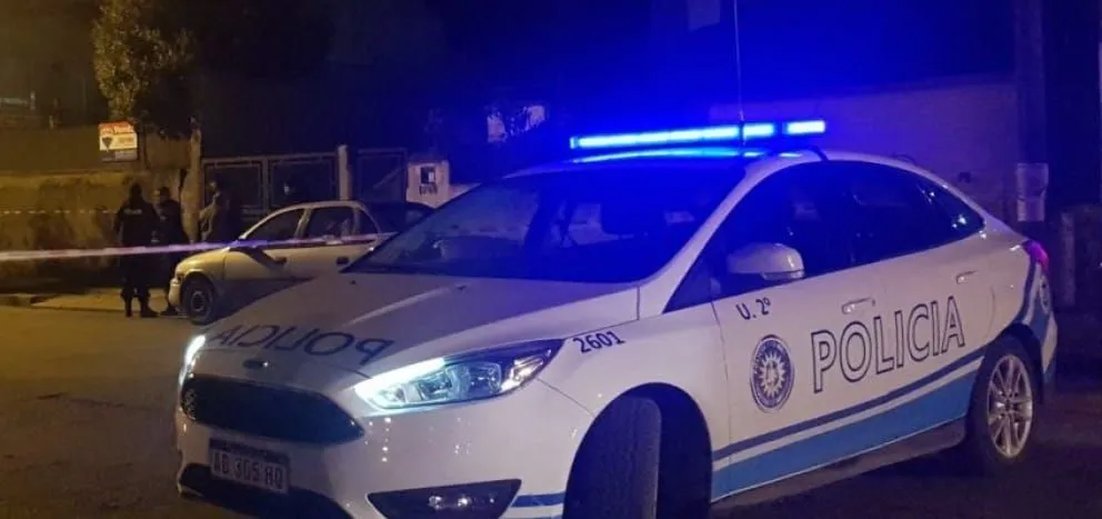 Detuvieron a dos sujetos por robar en Alta barda y sus familiares atacaron a la policía a piedrazos