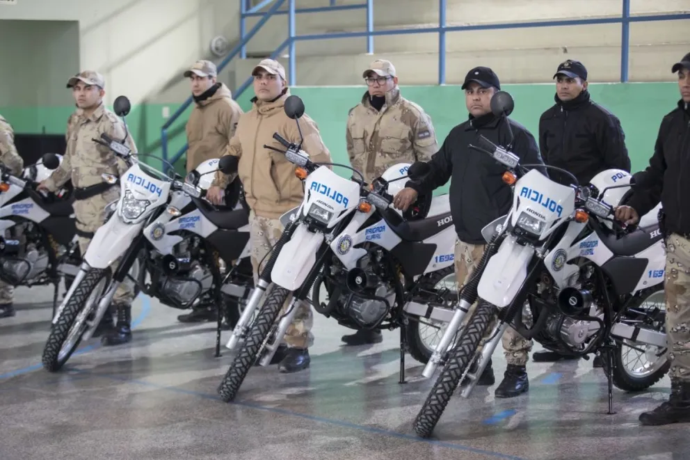 Entregaron 20 motos nuevas para la flota de la Policía que llegarán en su mayoría al Alto Valle