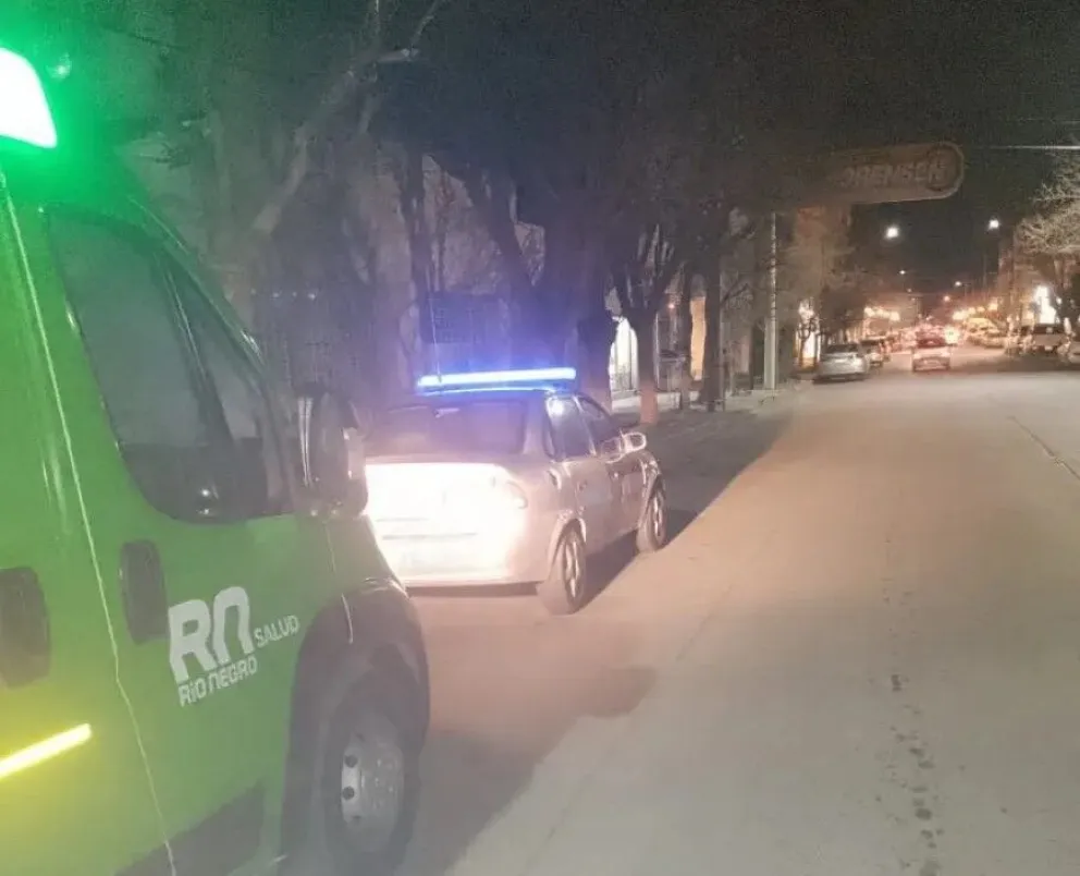 Golpearon a una pareja de ancianos para robarles en pleno centro de Roca
