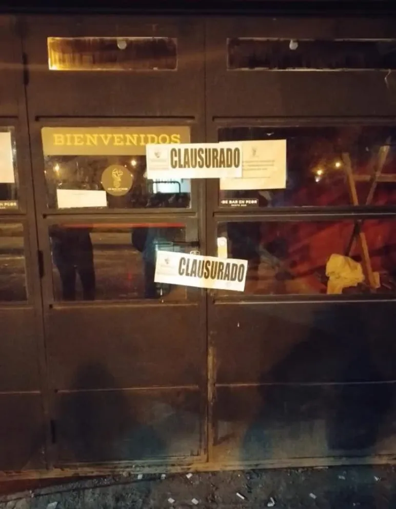 Confitería clausurada: "Había chicos bailando hasta en las escaleras"  