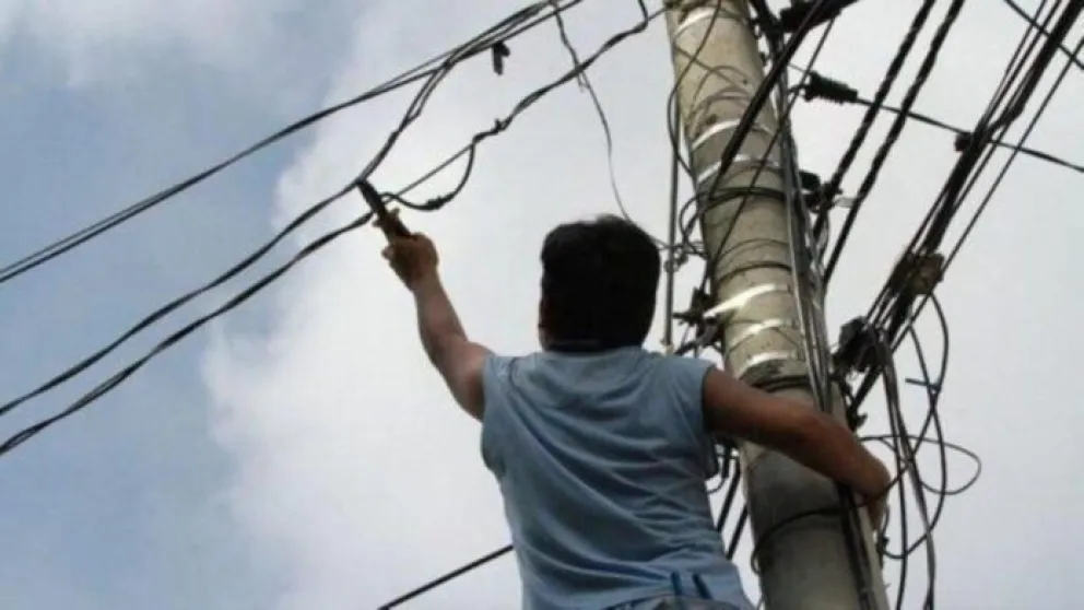 Otra vez Cervantes quedó a oscuras: doble corte de energía por robos de cables