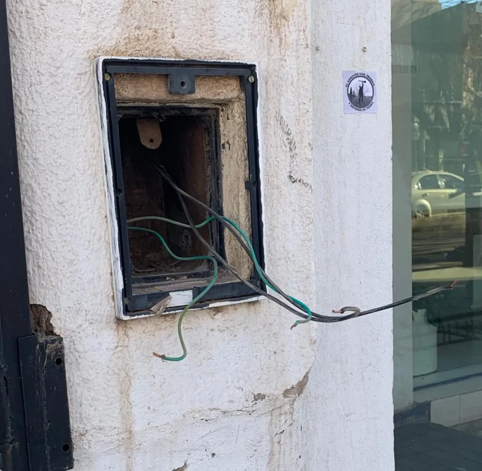 Advierten a vecinos por el robo de medidores domiciliarios de luz