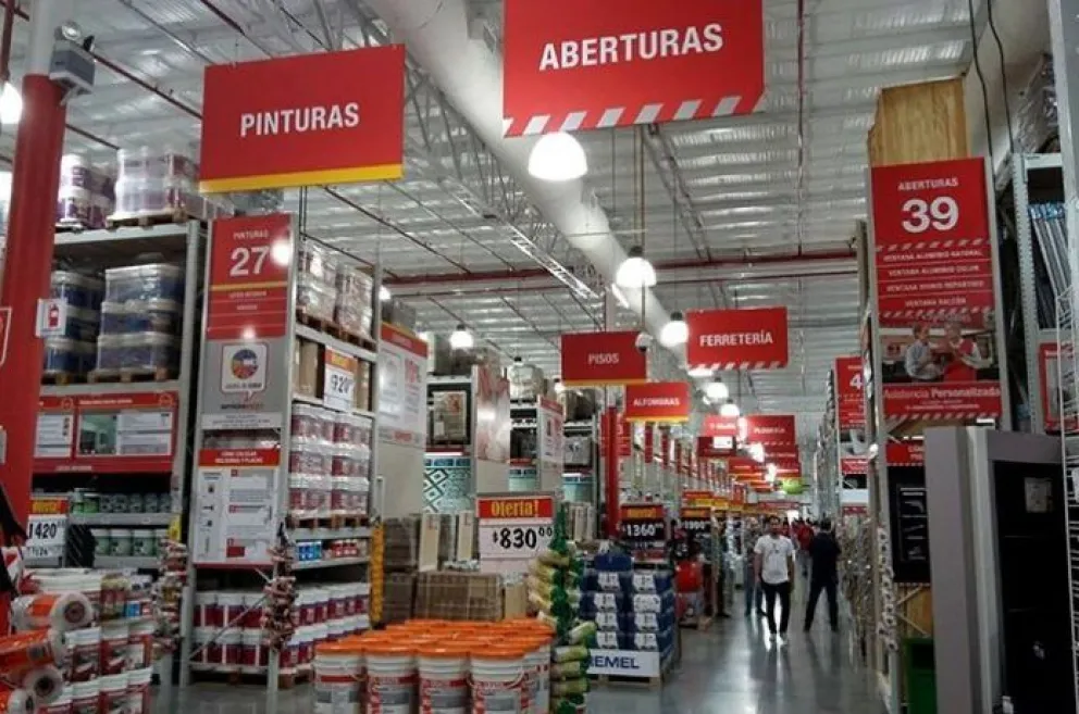 ¡Qué bronca! Compró los pisos para su casa pero tardaron cinco meses en entregárselos