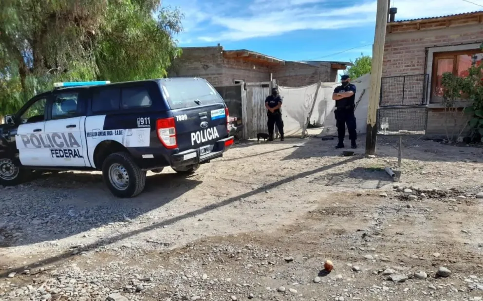 ¡Guarden todo! Encontraron armas, balas y drogas en una serie de allanamientos