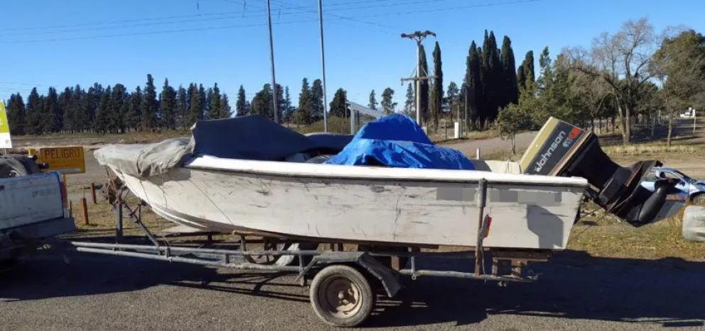 Llevaba tres jabalíes faenados adentro de la lancha y se los secuestró la policía