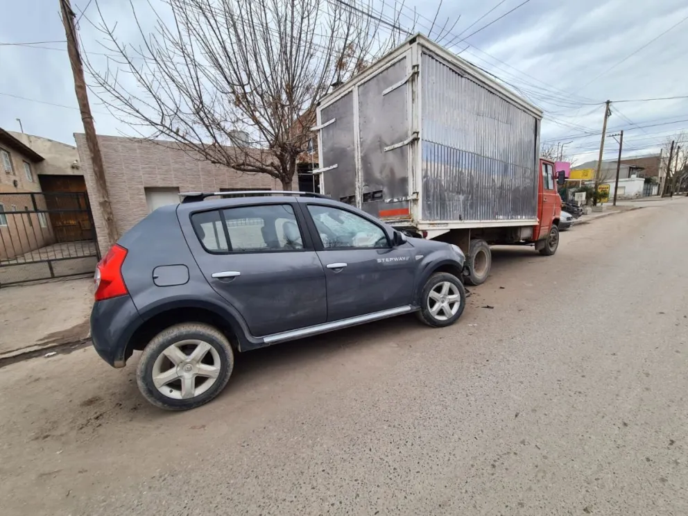 Por un siniestro vial descubren que estaban robando una vivienda