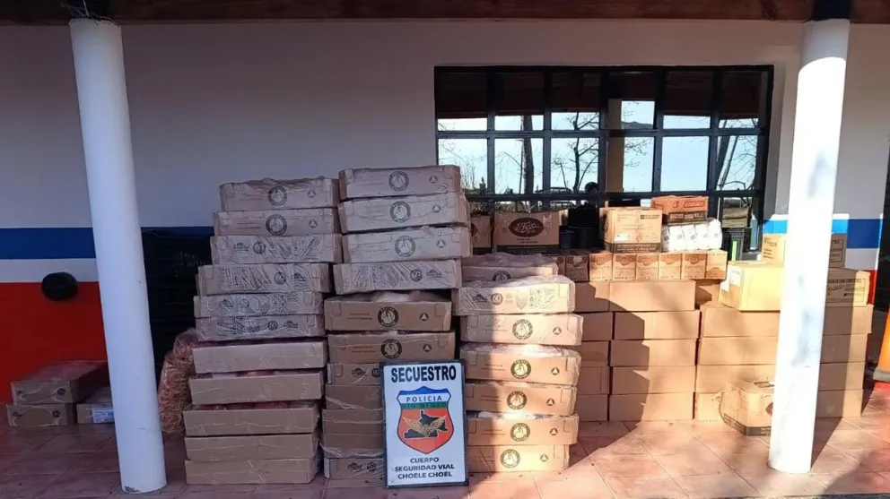 ¡Completito! Un reginense traía decenas de cajas de pollo, lácteos y embutidos irregulares