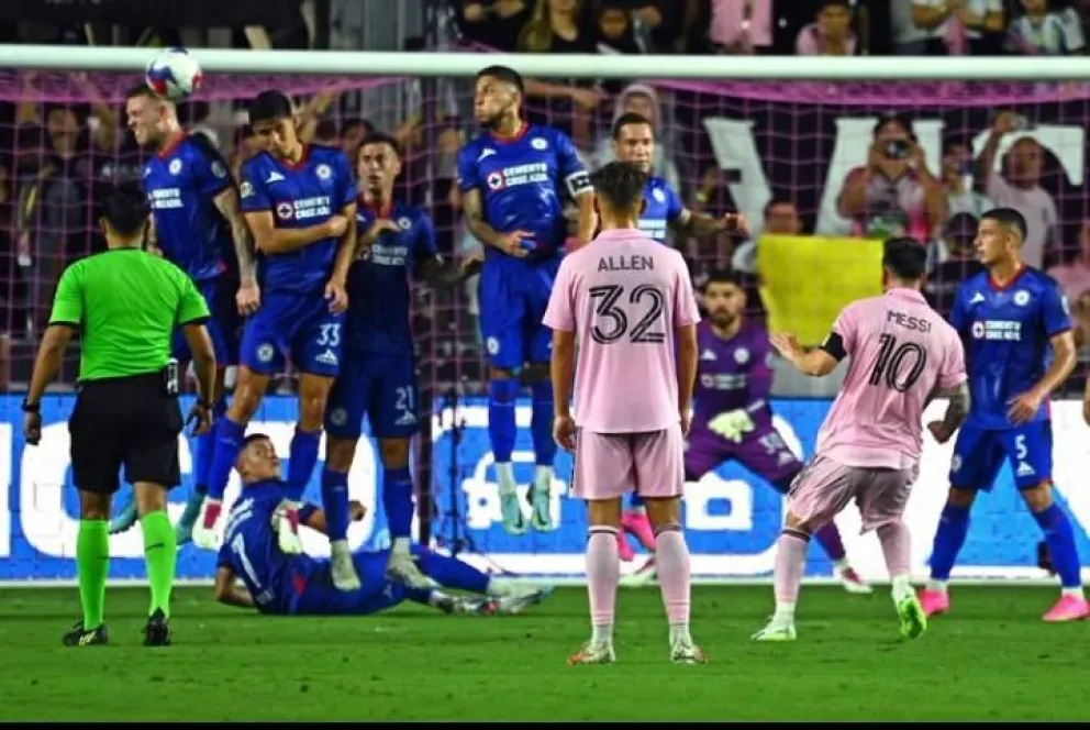 Con el gol ante Cruz Azul, Messi superó a Maradona en otro récord