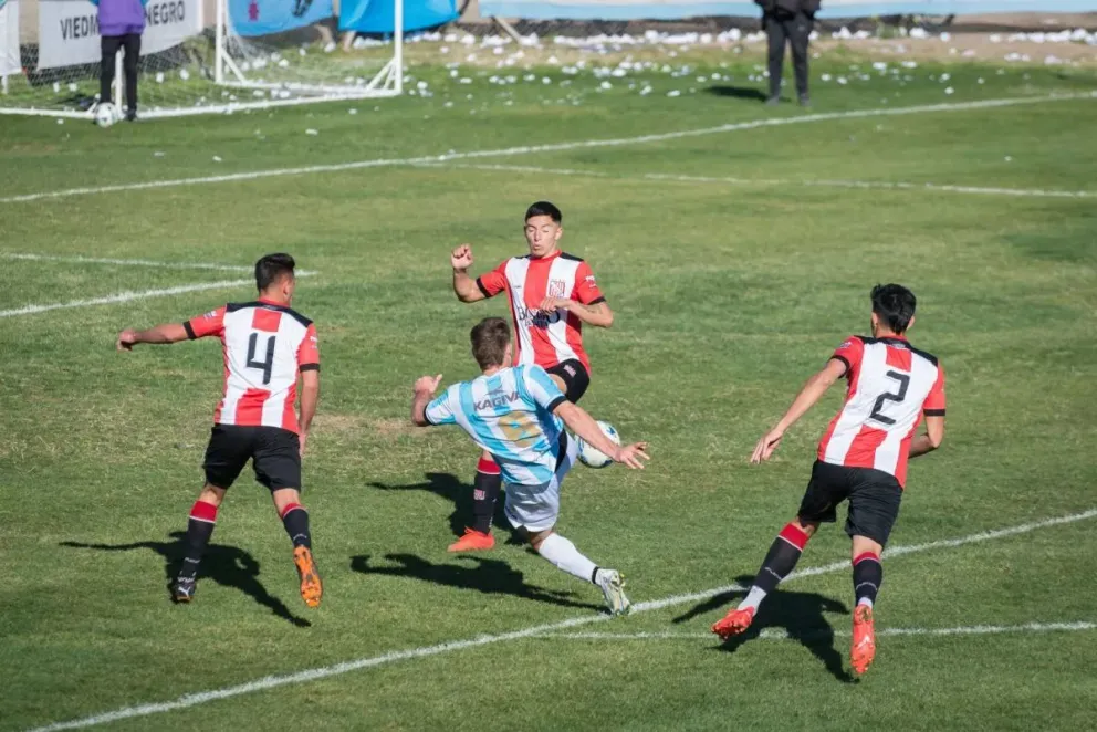 Sol de Mayo fue goleado en su visita a Sansinena