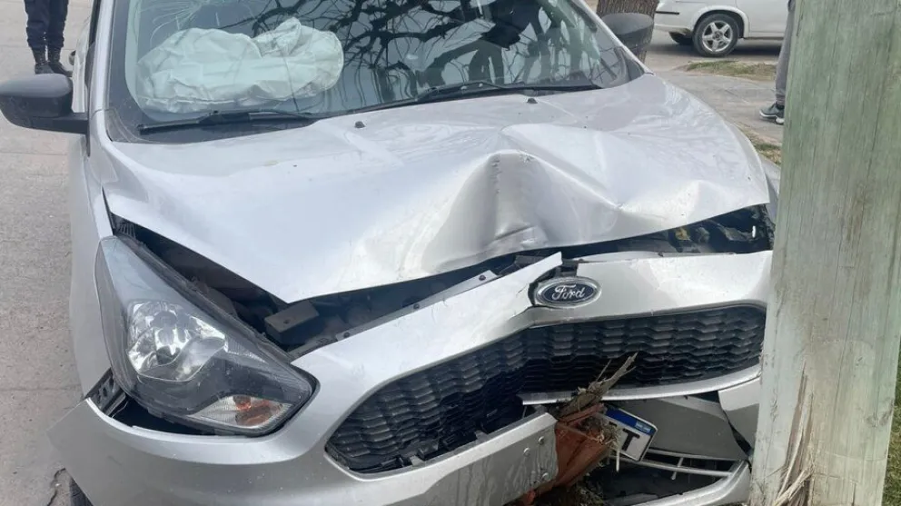 Domingo de accidentes: primero un vuelco y después un choque en la ciudad de Roca