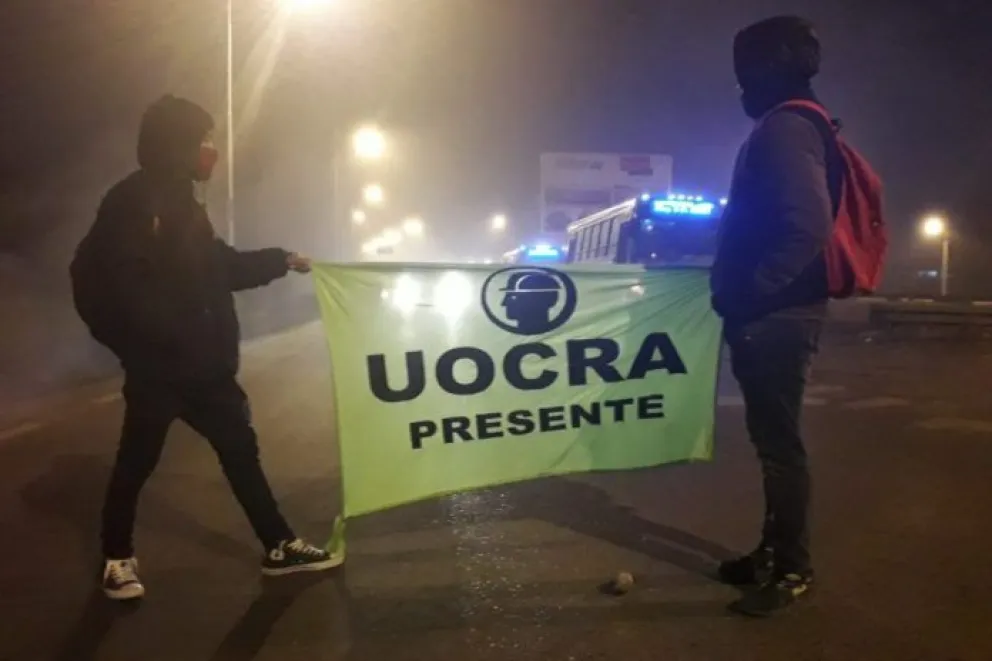 Corte total de la ruta 151: la UOCRA se manifiesta por falta de pagos