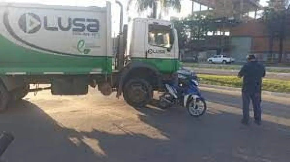 Ojo al conducir: ¿tengo prioridad si vengo por la derecha pero por calle de tierra?