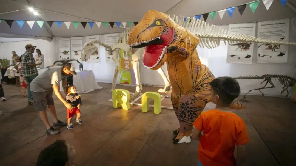 Muestra “Dinosaurios y otras bestias prehistóricas” llega a otra ciudad rionegrina: entérate dónde visitarla