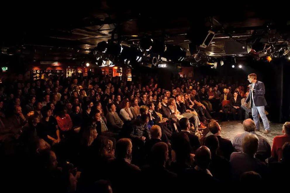 ¡A carcajadas! Noche de stand up ¿Cuándo y dónde será la función?