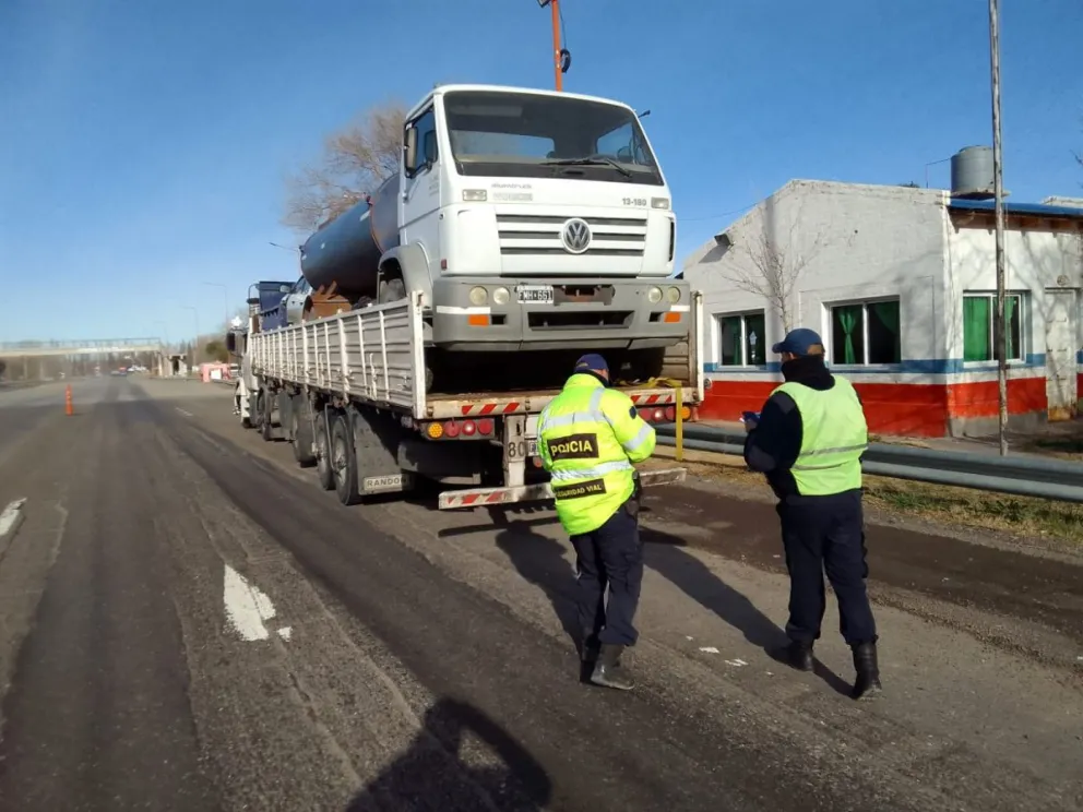 Secuestraron un camión con pedido de secuestro de la empresa de Lázaro Báez, ligado a la causa de CFK, en el Alto Valle