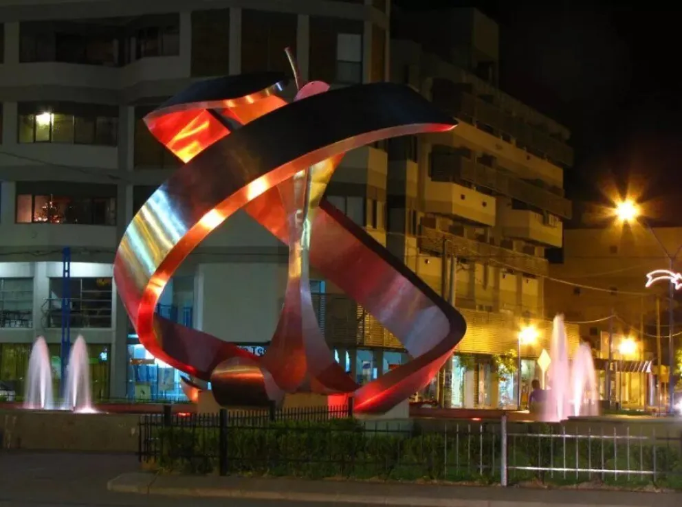 ¿Por qué el Monumento a la Manzana se iluminará de naranja este viernes?
