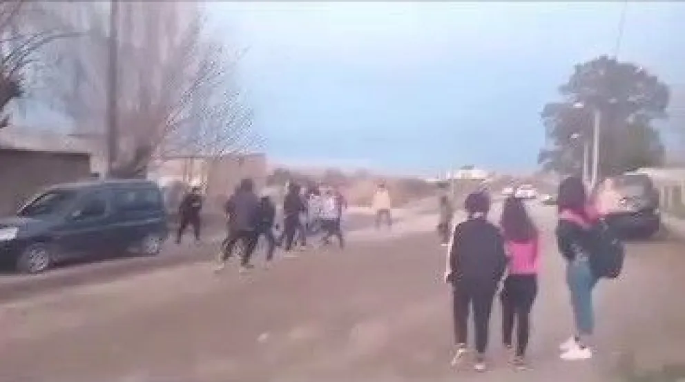 Otra pelea entre menores: esta vez fue organizada a la salida de un colegio en Stefenelli