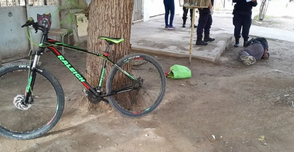 En un trabajo coordinado, la policía logró recuperar una bicicleta robada en pleno centro 