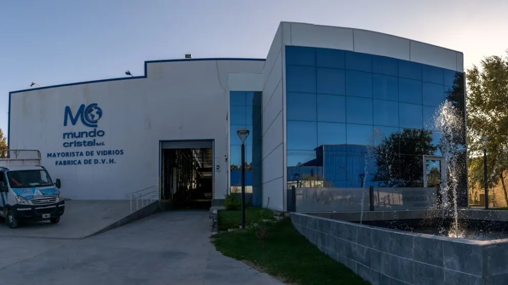 Tras la intervención provincial, Mundo Cristal reabrió sus puertas 