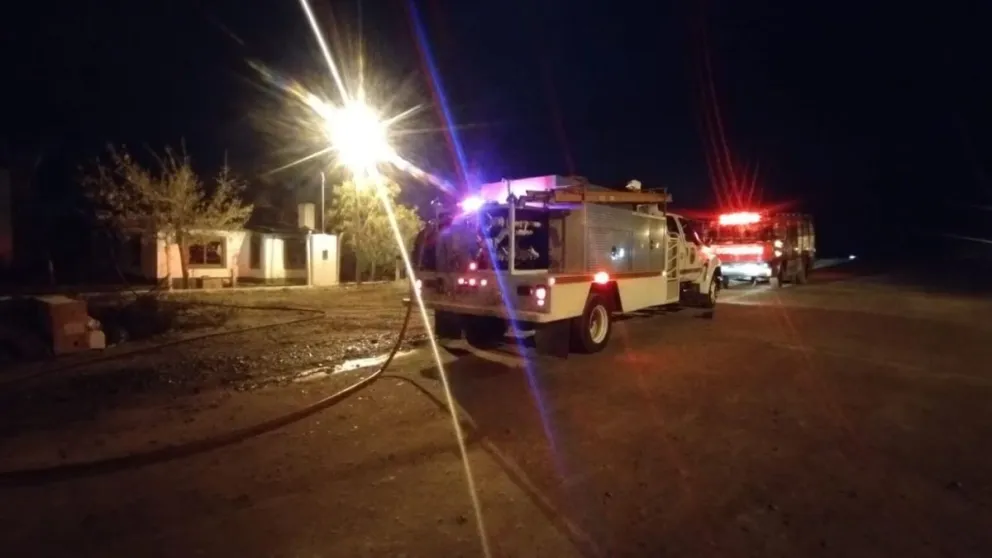 Domingo agitado para Bomberos: debieron intervenir para apagar las llamas en dos viviendas