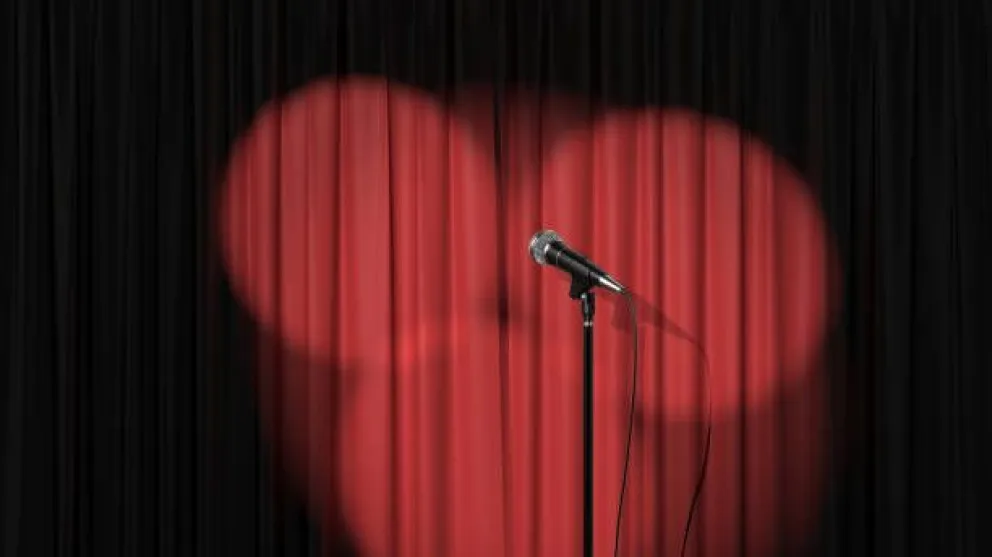 Te vas a morir de risa: uno de los mejores humoristas de stand up llega a Roca