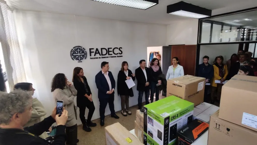 Tras años de lucha estudiantil, entregaron una parte del equipamiento tecnológico para la carrera de Comunicación de la UNCo