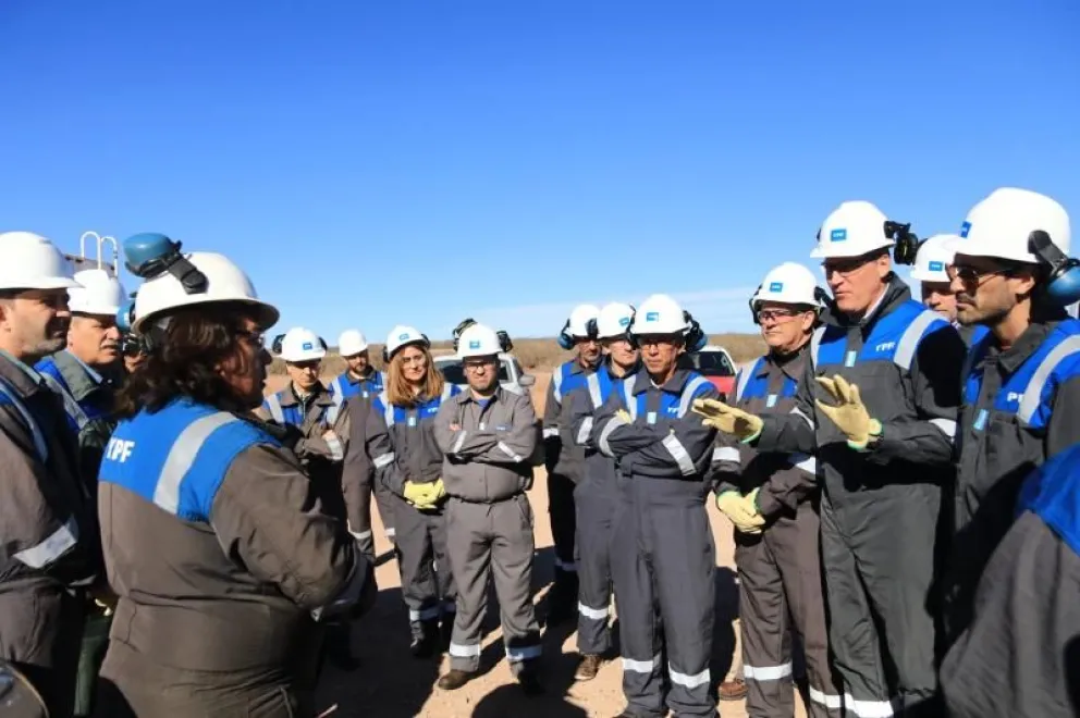 Legisladores de Río Negro recorrieron planta petrolera en Vaca Muerta