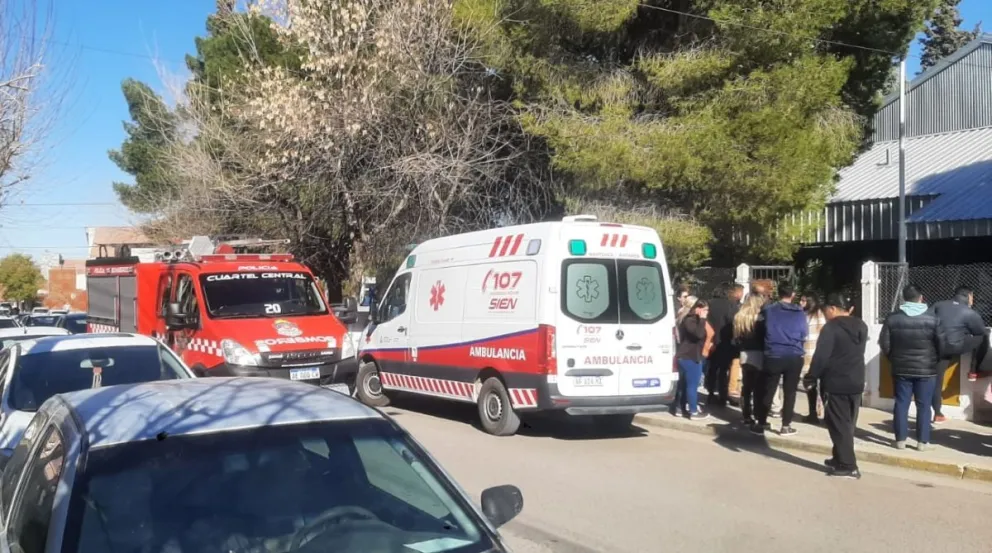 Pánico en una escuela primaria del barrio Santa Genoveva por una fuga de gas