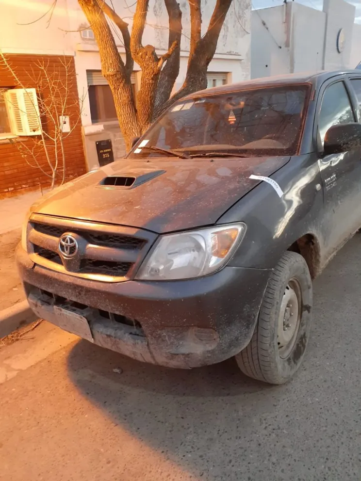 Tras una persecución policial, fueron demorados por manejar una camioneta con pedido de secuestro