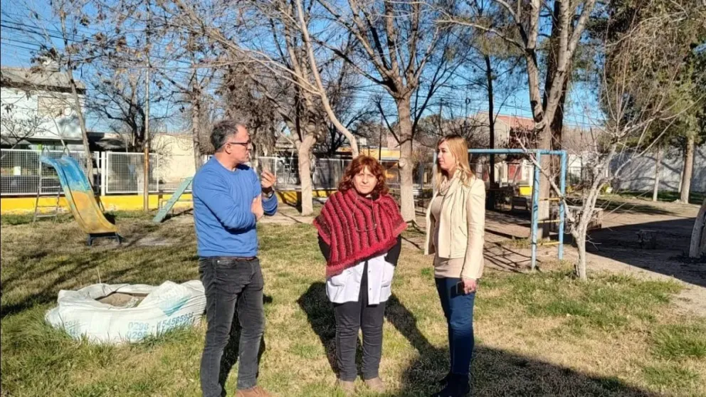 Referentes de Educación visitaron la Escuela 38 de Roca