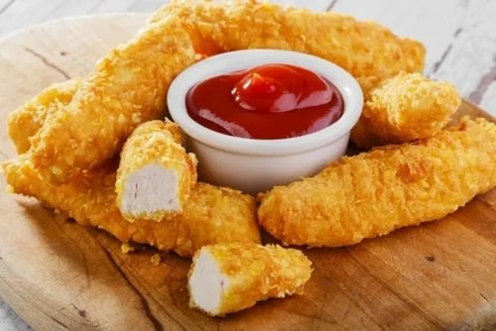 Exquisitos bastones de pollo y parmesano para una picada distinta