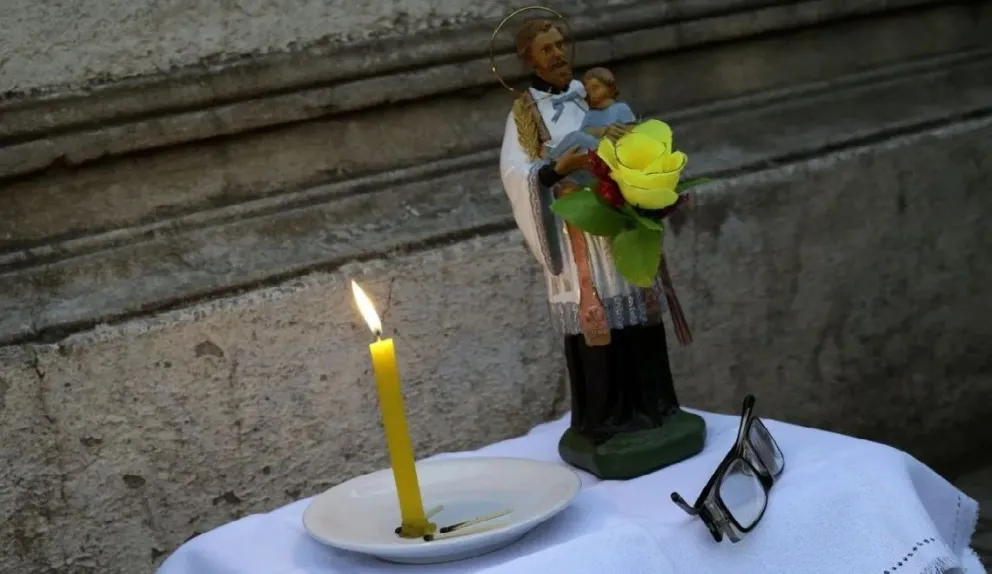 Tragedia: prendió una vela a San Cayetano, fue a buscar a su hija y se le quemó la casa