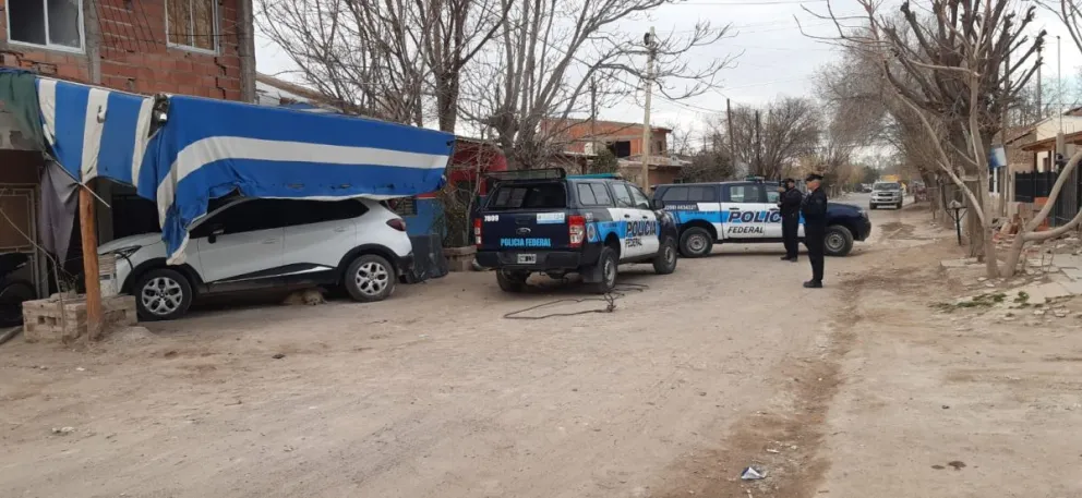 La Policía Federal allanó un bunker narco ubicado en el barrio Tiro Federal de Roca