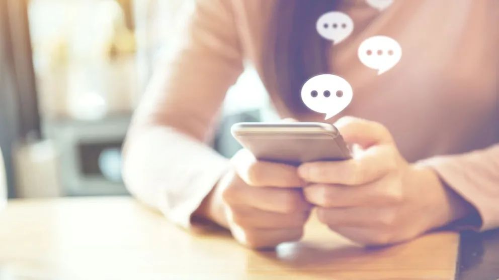 El curving, el nuevo fenómeno que confunde a las citas online: de qué se trata
