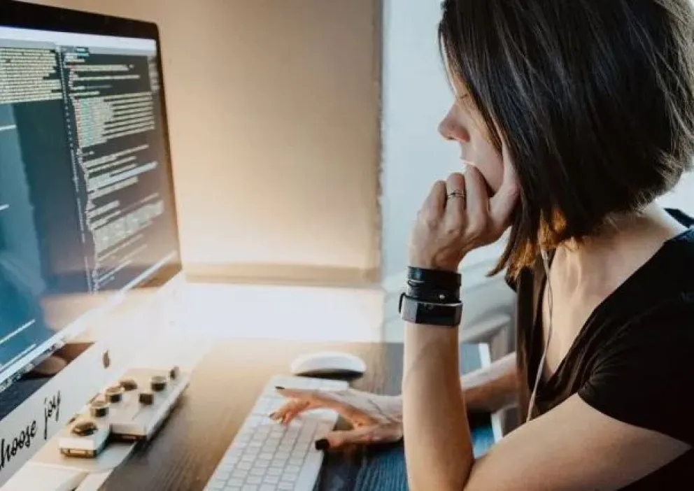 Monotributo Tech: la propuesta para freelancers que les permitirá facturar y cobrar en dólares 