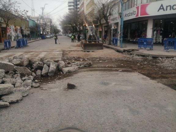 Bacheo y repavimentación: estas son las calles que están siendo reparadas en Roca