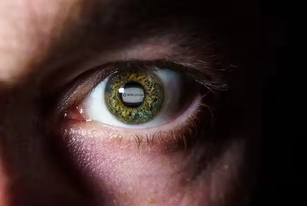 Worldcoin: la app que despierta polémica al escanear el iris a cambio de criptomonedas