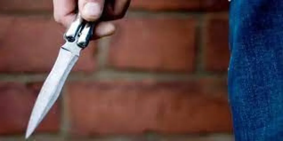 Intentaron apuñalar a un estudiante a la salida del colegio
