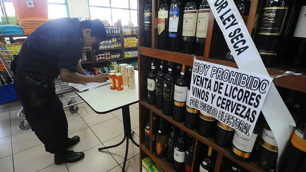 Supermercados con funcionamiento normal excepto en la venta de bebidas alcohólicas