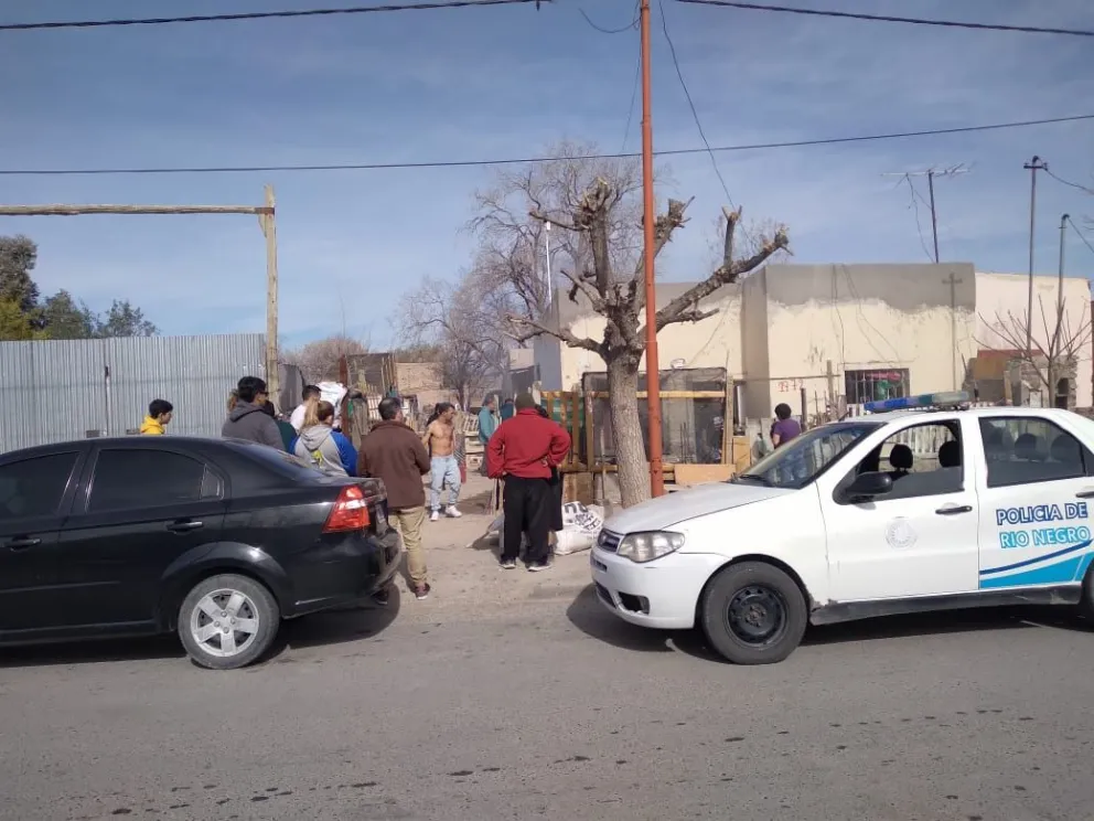 ¡Se asustaron los fiscales! Explotó el horno de una vivienda frente a un colegio 