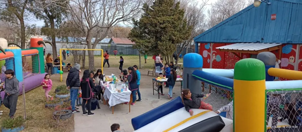 Día de la niñez: la policía realizó festejos que sacaron sonrisas a los niños y niñas de Roca